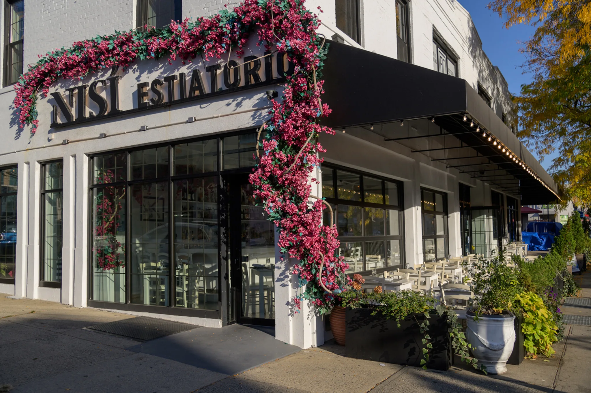 Astoria neighborhood dining